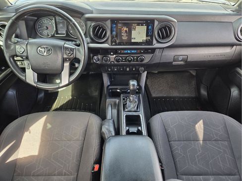 Used 2017 Toyota Tacoma TRD Off-Road w/ Premium & Technology Package AWD/4WD image 24