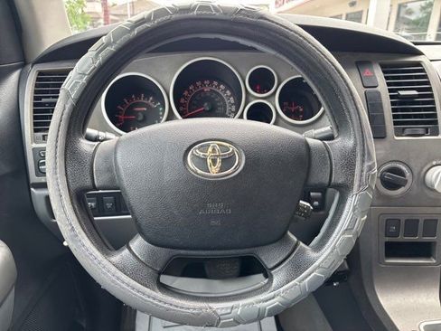 Used 2010 Toyota Tundra 4x4 CrewMax image 22