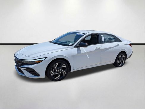 Used 2025 Hyundai Elantra SEL FWD image 8