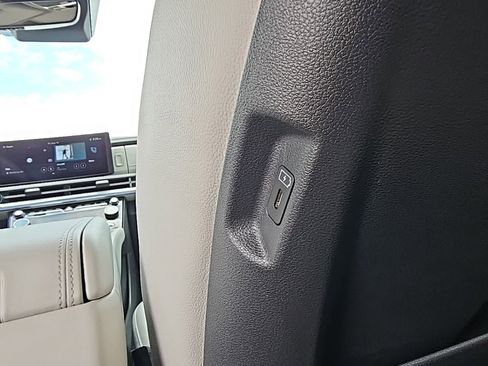 Used 2024 Hyundai Santa Fe Limited image 34