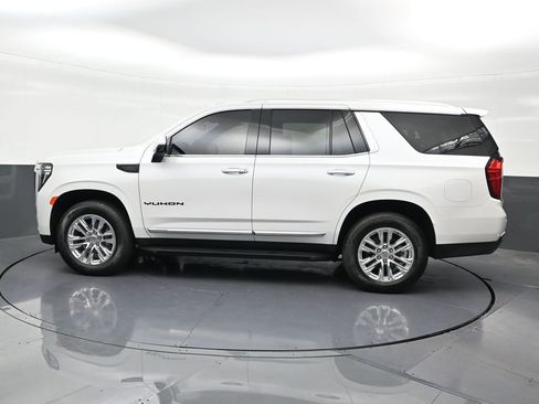 Used 2024 GMC Yukon SLT w/ SLT Luxury Package RWD image 2