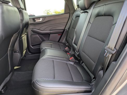 New 2025 Ford Escape SE image 15