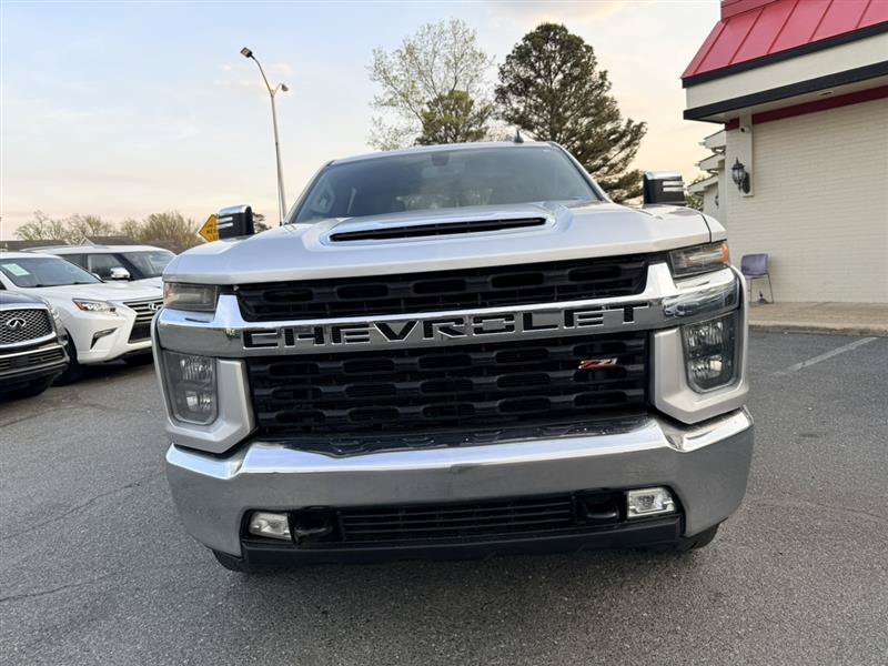 Used 2023 Chevrolet Silverado 2500 LT w/ Convenience Package AWD/4WD image 2