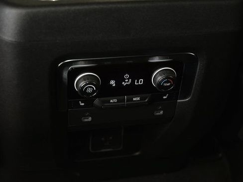 Used 2024 Chevrolet Suburban High Country AWD/4WD image 21