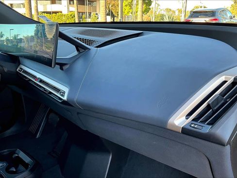 Used 2023 BMW iX xDrive50 image 17