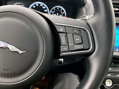 Used 2017 Jaguar F-PACE Prestige image 21