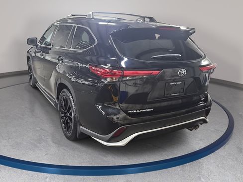 Used 2023 Toyota Highlander XSE FWD image 7