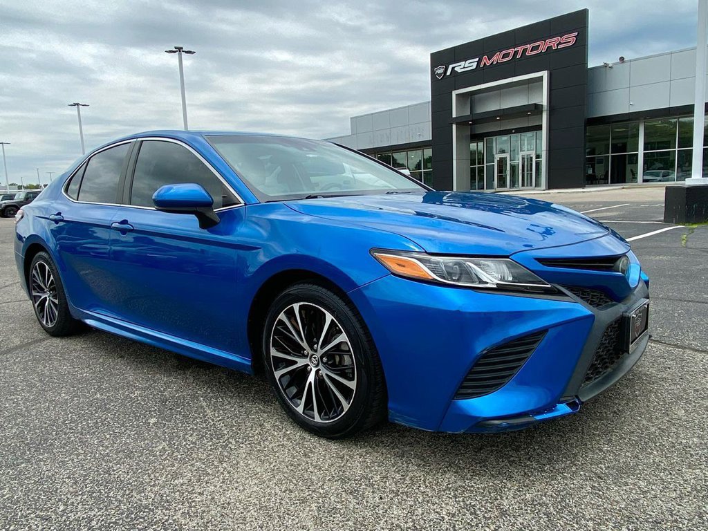 Used 2018 Toyota Camry SE w/ Moonroof Package FWD image 1