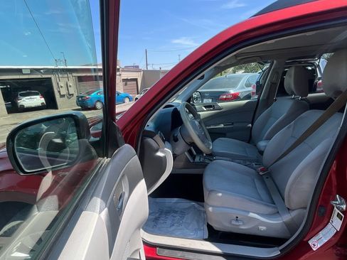 Used 2012 Subaru Forester 2.5X Premium w/ Popular Pkg 2 AWD/4WD image 19
