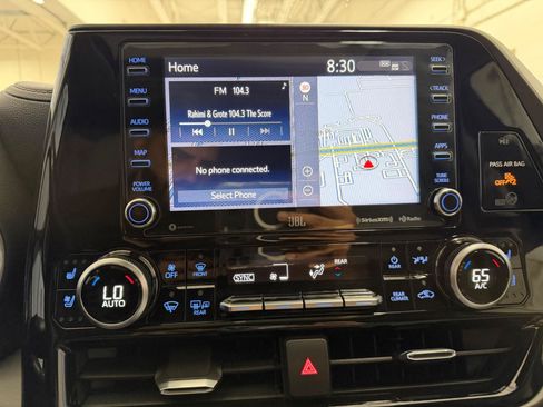 Used 2021 Toyota Highlander Limited AWD/4WD image 40