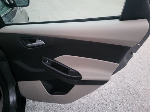 Used 2013 Ford Focus SE w/ SE Winter Pkg image 24