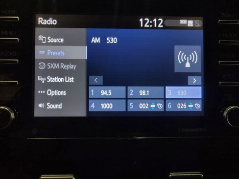 Used 2021 Toyota Camry SE image 25