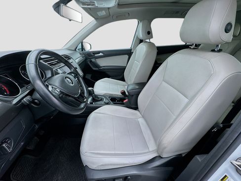 Used 2018 Volkswagen Tiguan SE w/ Panoramic Sunroof Package AWD/4WD image 13