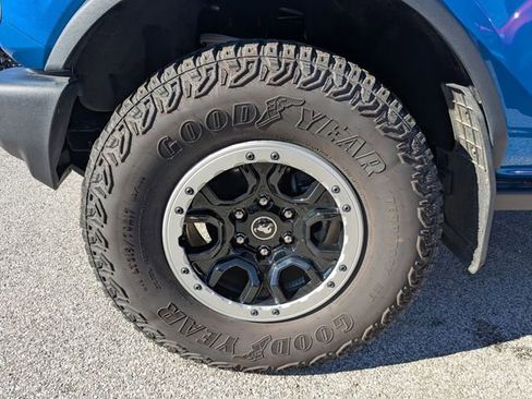 Used 2023 Ford Bronco Big Bend w/ Sasquatch Package AWD/4WD image 20