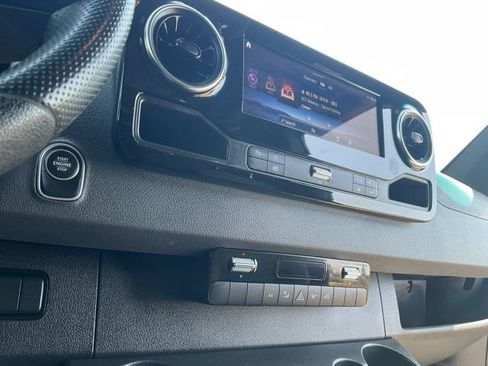 Used 2025 Mercedes-Benz Sprinter 2500 image 20