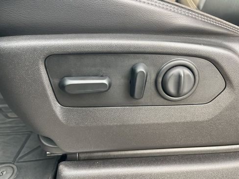 Used 2019 Chevrolet Silverado 1500 High Country w/ Technology Package image 12