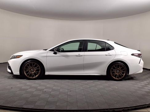 Used 2023 Toyota Camry SE w/ Convenience Package FWD image 4