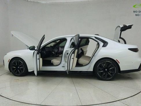 Used 2023 BMW i7 xDrive60 w/ Executive Package 2 AWD/4WD image 74