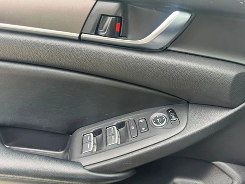 Used 2018 Honda Accord LX image 17
