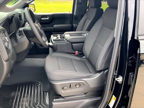 Used 2026 Chevrolet Silverado 1500 Custom w/ Turbomax Blackout Package RWD image 8