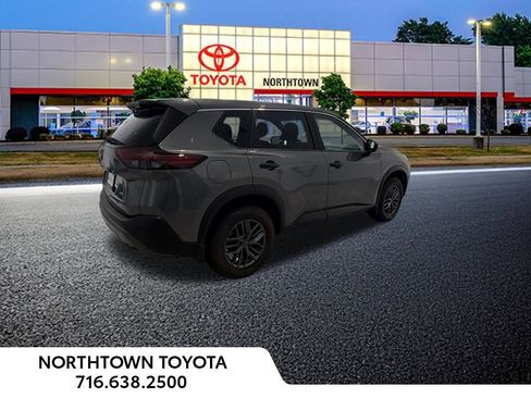 Used 2023 Nissan Rogue S image 11