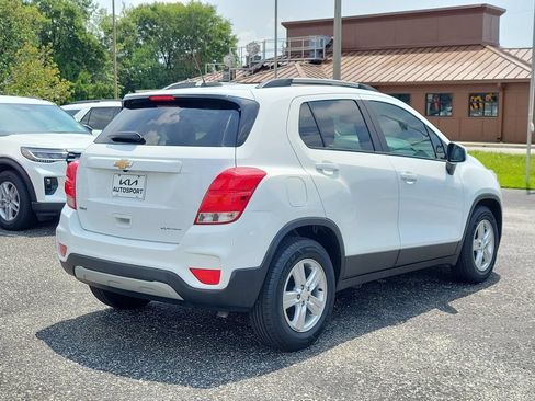 Used 2022 Chevrolet Trax LT w/ LT Convenience Package FWD image 4