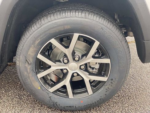 Certified 2023 Jeep Grand Cherokee Limited w/ Luxury Tech Group II image 16