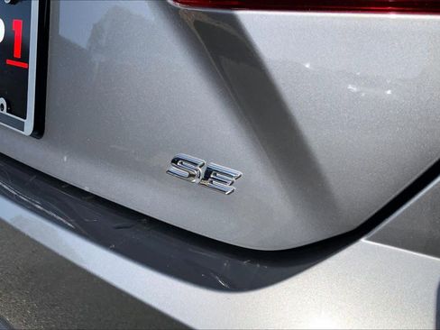 Used 2025 Toyota Camry SE image 10