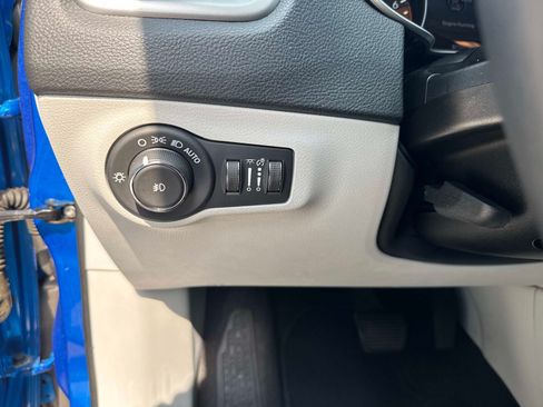 Used 2019 Jeep Compass Latitude w/ Popular Equipment Group FWD image 33