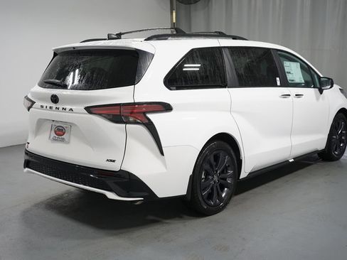 New 2026 Toyota Sienna XSE image 8