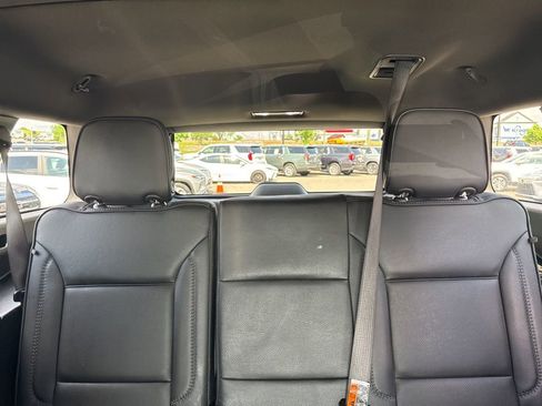 Used 2025 GMC Yukon XL Denali AWD/4WD image 31