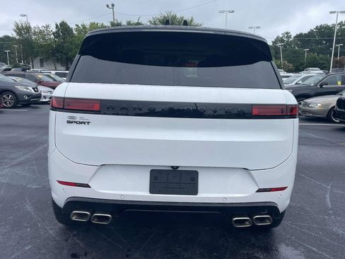 Used 2025 Land Rover Range Rover Sport Dynamic SE AWD/4WD image 6