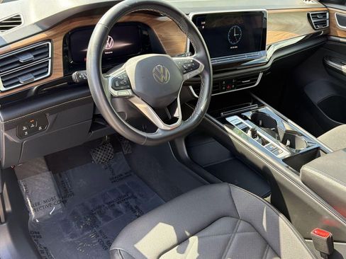 Used 2024 Volkswagen Atlas SE image 4