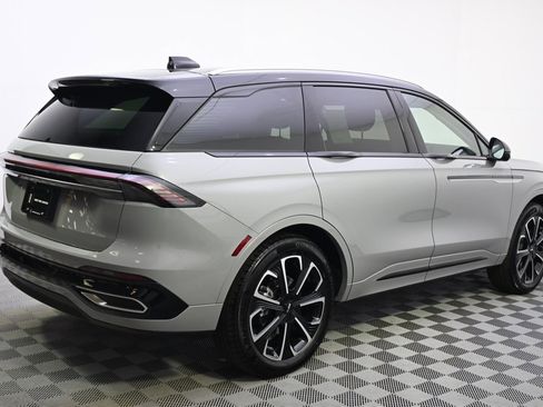 New 2026 Lincoln Nautilus Reserve image 7