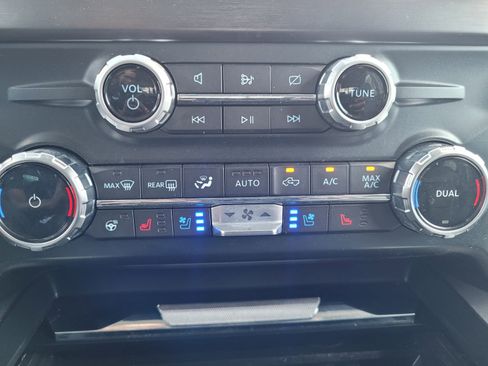 Used 2023 Ford F250 Lariat w/ Sport Appearance Package AWD/4WD image 32