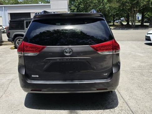 Used 2012 Toyota Sienna LE FWD image 4