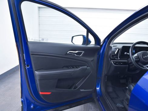 Used 2023 Kia Sportage EX image 9