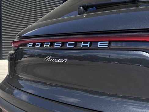 Certified 2026 Porsche Macan AWD/4WD image 27