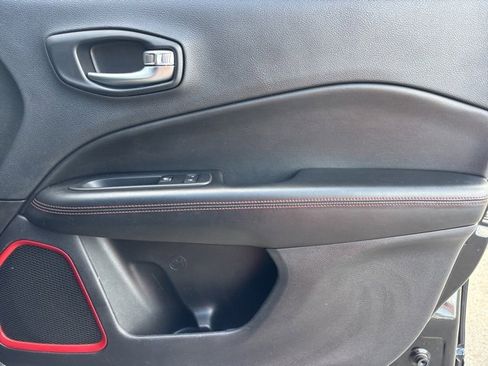 Used 2021 Jeep Compass Trailhawk image 9