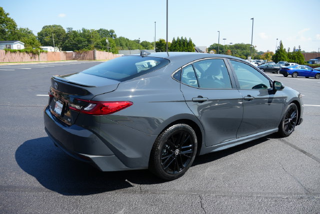 Used 2025 Toyota Camry SE FWD image 7