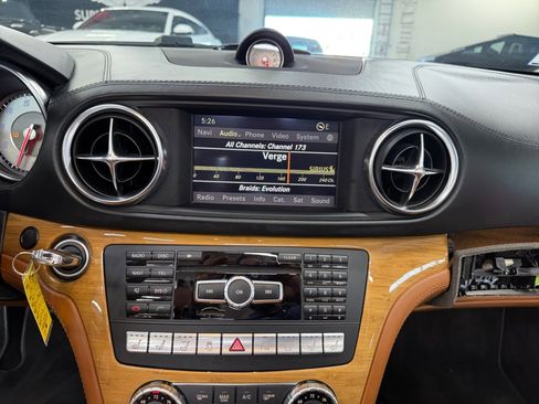Used 2013 Mercedes-Benz SL 550 image 21