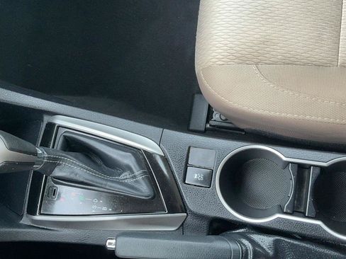 Used 2016 Toyota Corolla LE FWD image 17