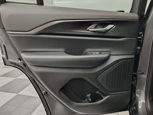 New 2025 Jeep Grand Cherokee Altitude image 20