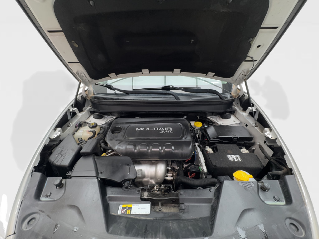Used 2018 Jeep Cherokee Latitude w/ Altitude Package FWD image 11