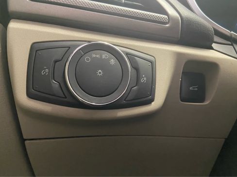 Used 2018 Ford Fusion SE image 31