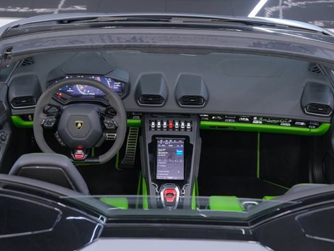 Used 2023 Lamborghini Huracan EVO RWD image 37