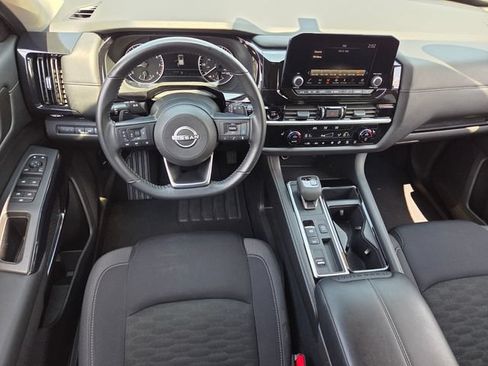 Used 2025 Nissan Pathfinder SV FWD image 9