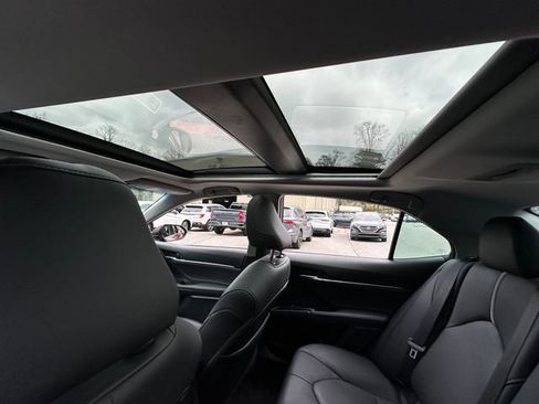 Used 2018 Toyota Camry XSE image 36