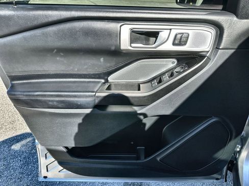 Used 2020 Ford Explorer Platinum w/ Premium Technology Package image 23