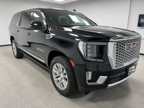 Used 2023 GMC Yukon XL Denali w/ Max Trailering Package AWD/4WD image 2